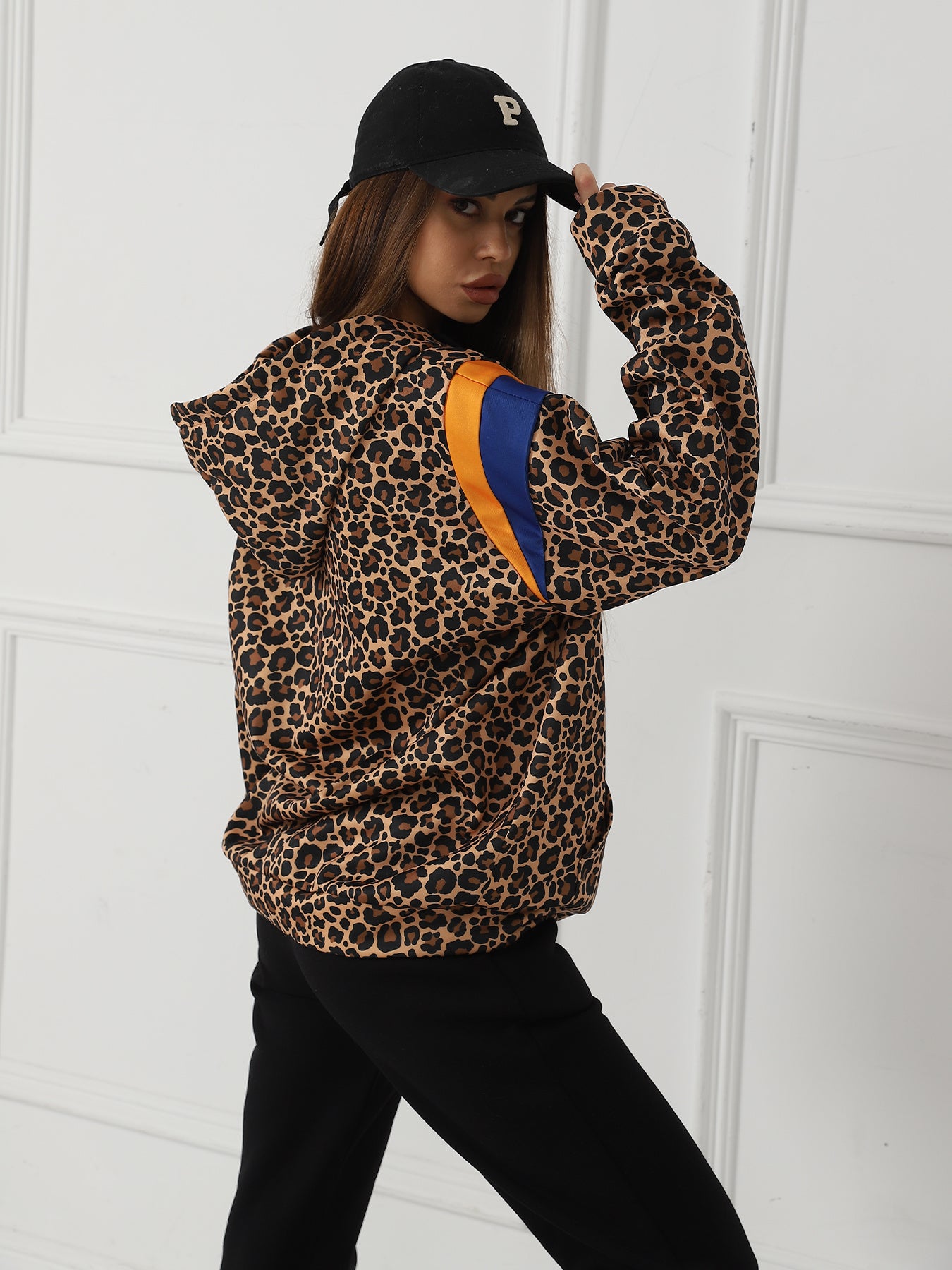 Bold Leopard Print Long-Sleeved Sweatshirt – Unleash Your Wild Side | Marvis - Marvis